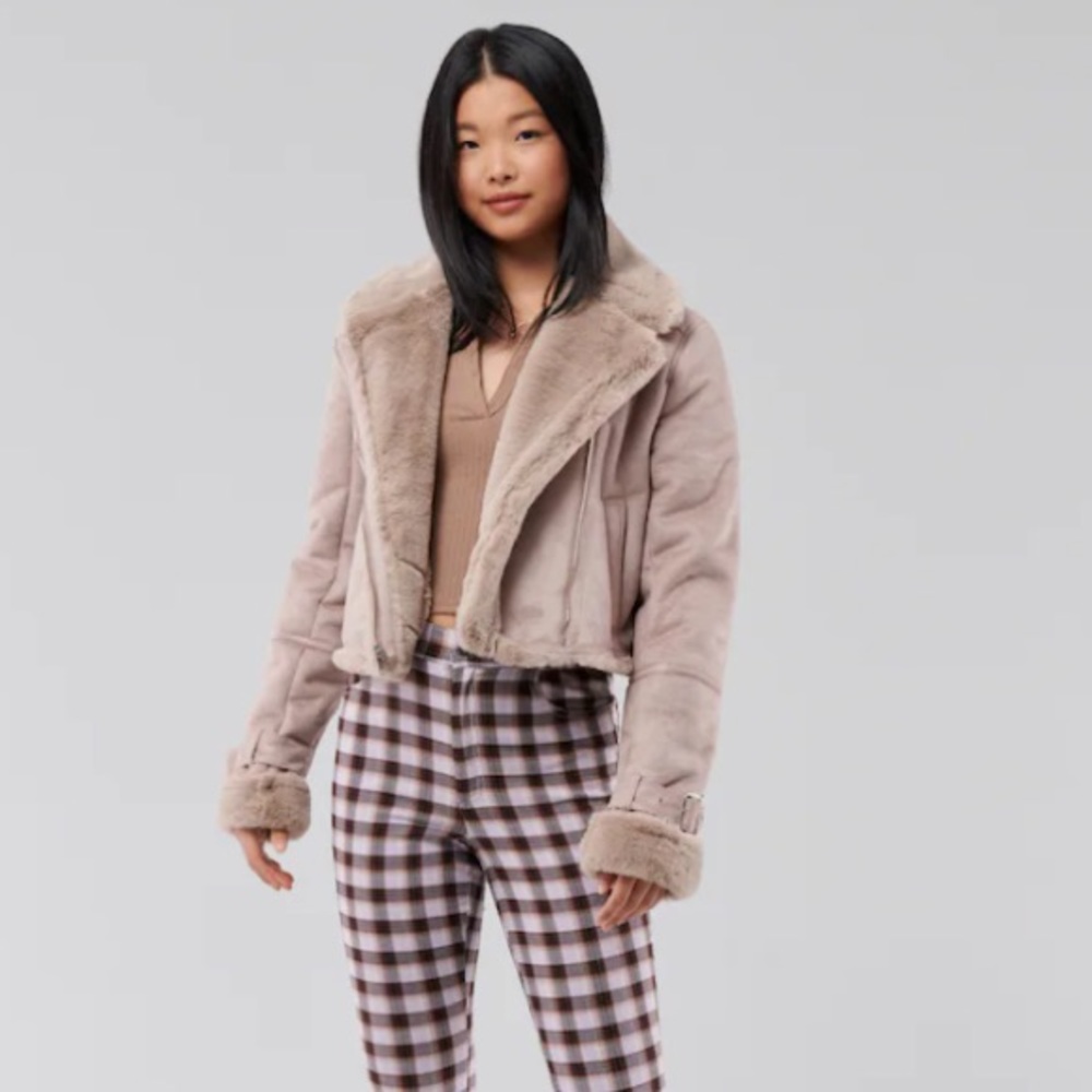 Hollister taupe cropped shearling jacket